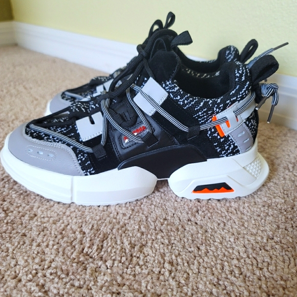 Sneakers - Picture 1 of 5